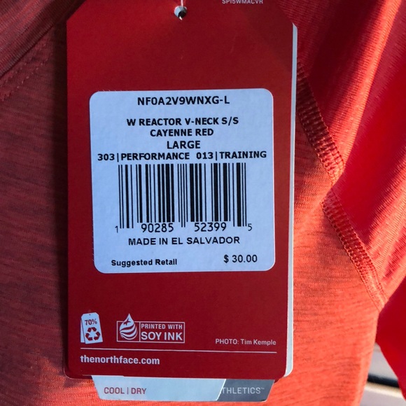 Cayenne red TheNorthface cool dry top - Picture 7 of 7